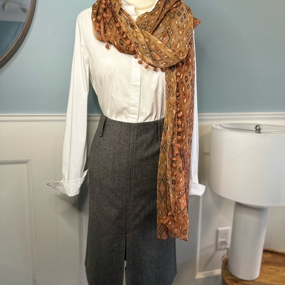 Tailored skirt with front split and designer details - Picture 5 of 12